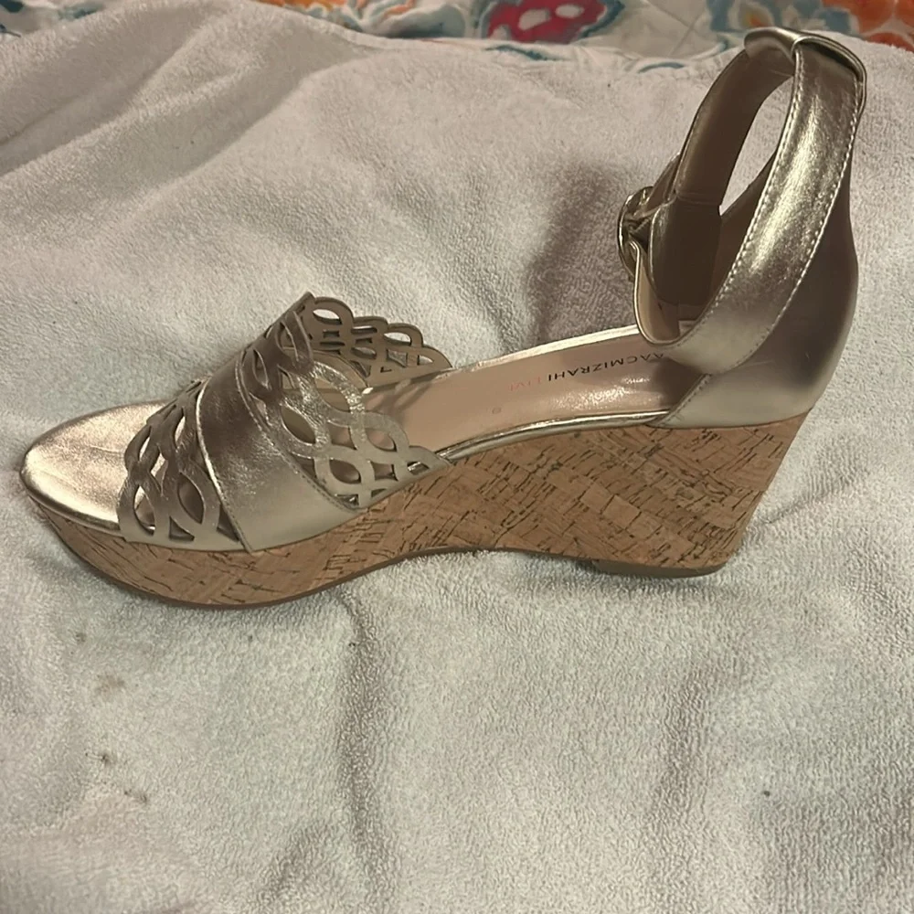 - Isaac Mizrahi metallic platform sandals. Size 9.5‎ wide